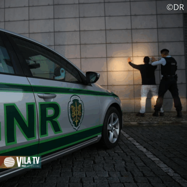 Homem detido por posse de arma proibida em Chaves