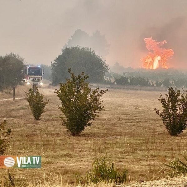 Bombeiros de Chaves pedem contribuições de águas para operacionais; uma frente continua ativa