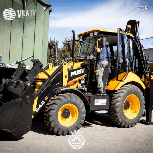 Mesão Frio adquire nova retroescavadora para serviços municipais