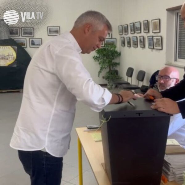 Autárquicas 2025 | Alexandre Favaios, do PS, exerce direito ao voto e comenta irregularidade em boletins
