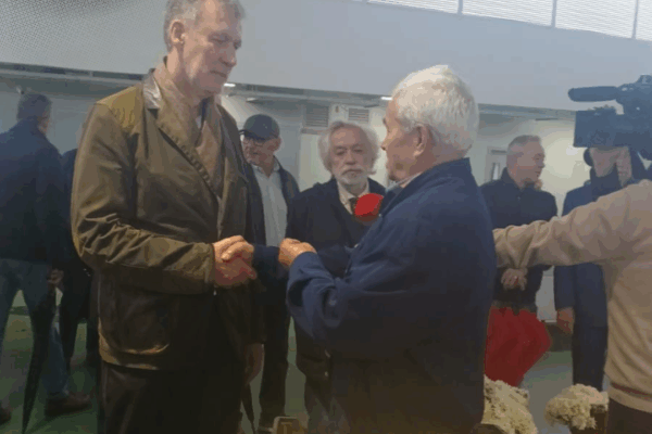 Almirante Gouveia e Melo em visita ao Mercado Municipal de Vila Real