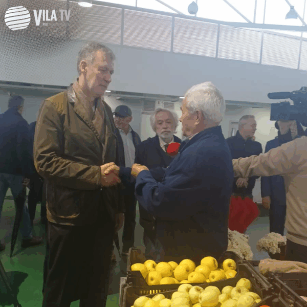 Almirante Gouveia e Melo em visita ao Mercado Municipal de Vila Real